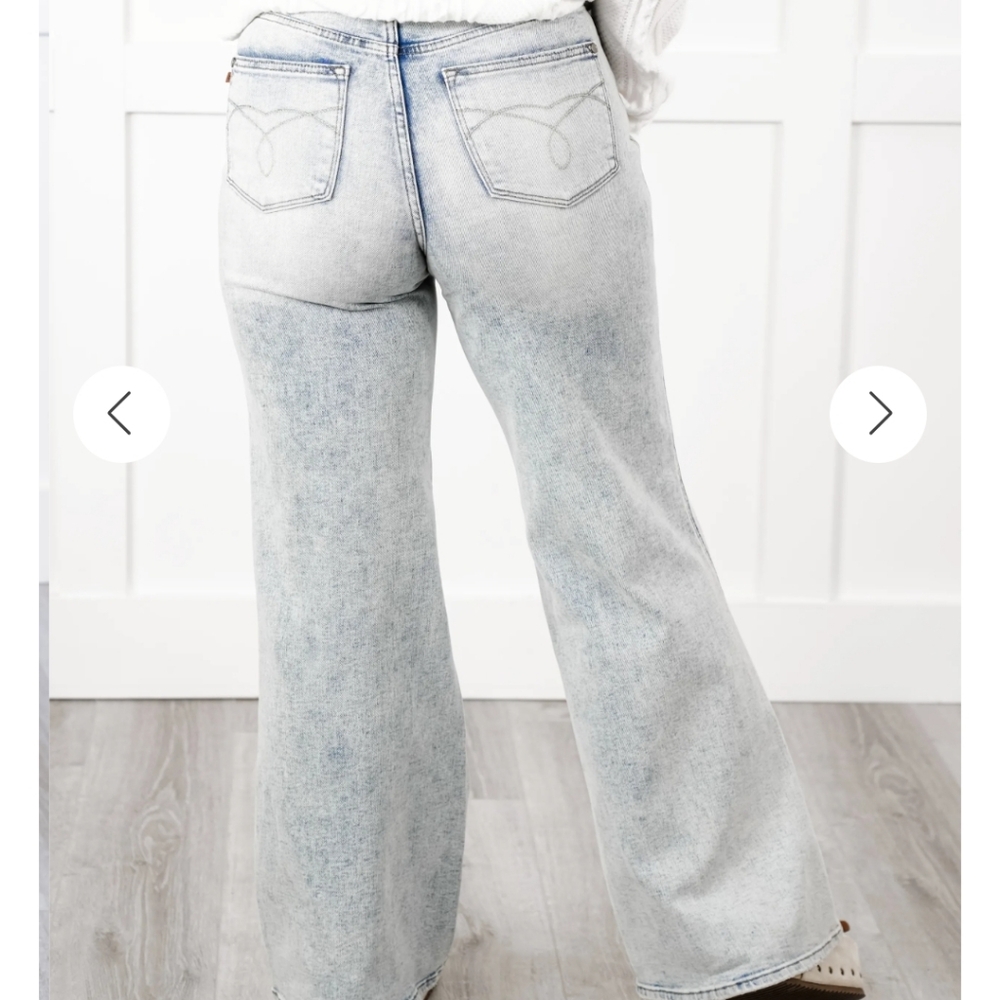 Classic Light Blue Women's Jeans - Picture 2 of 7